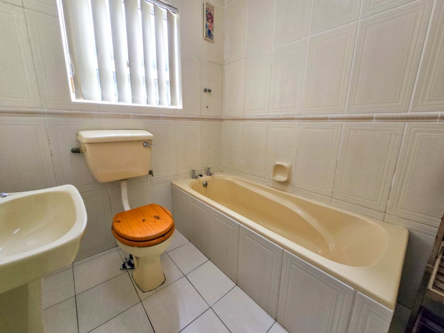 5 Bedroom Property for Sale in Jongensfontein Western Cape